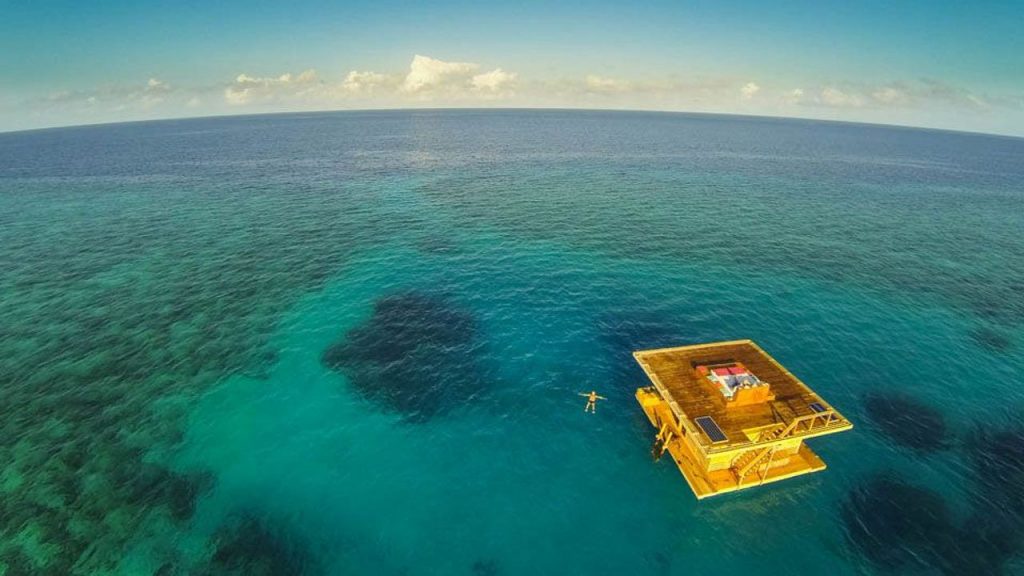 The Manta Resort Underwater Room: La Experiencia Submarina de Lujo que Todos Quieren Vivir
